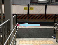 下北沢駅南西口階段を上がり突き当たりを左折